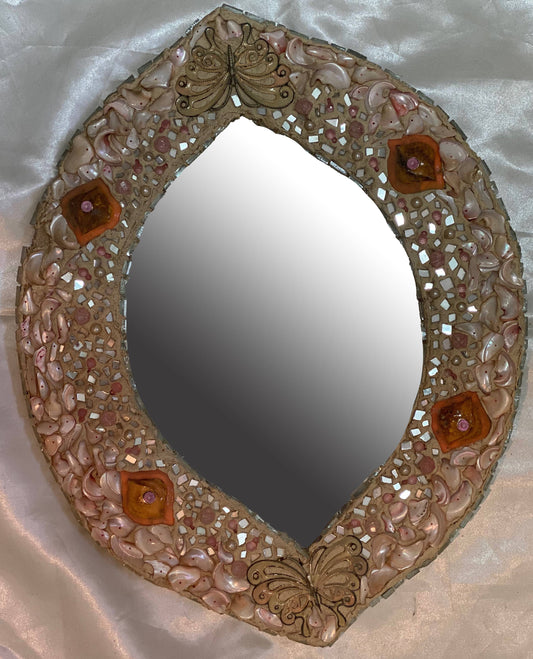 Small mirror in pink